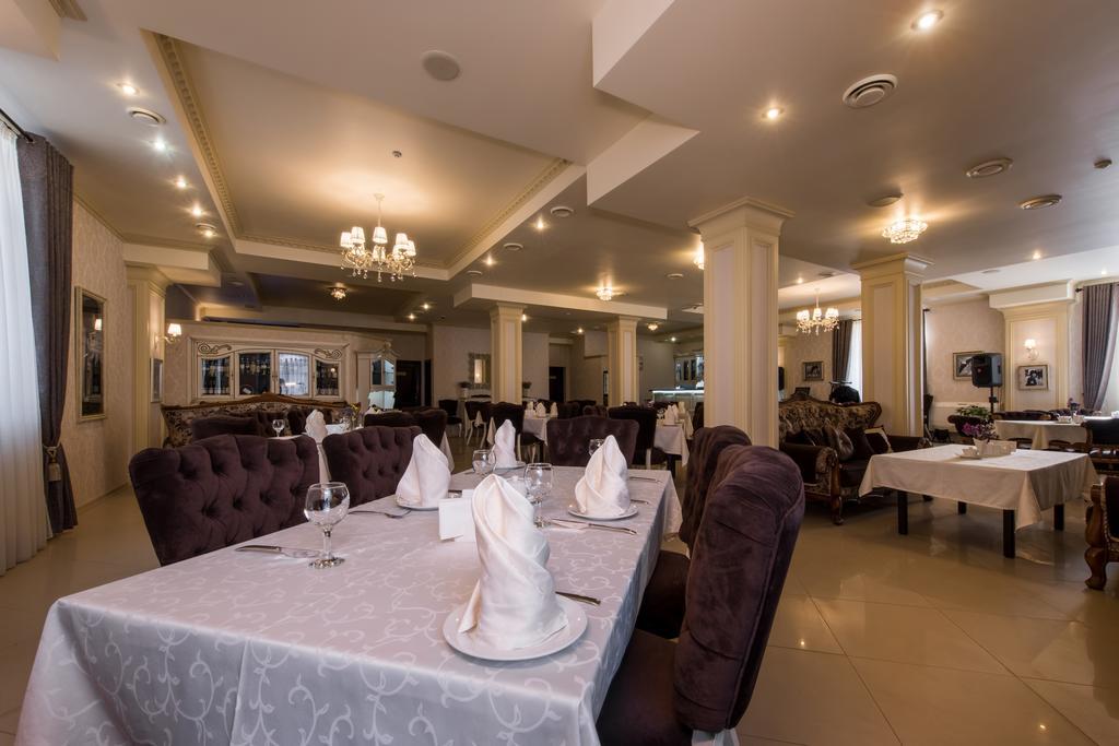 Premium Hotel 체르니우치 외부 사진