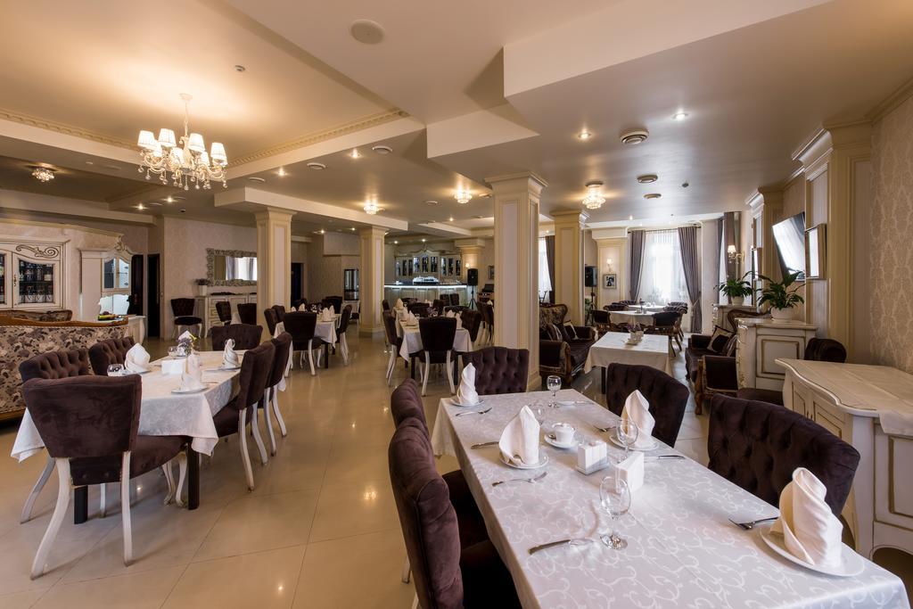Premium Hotel 체르니우치 외부 사진