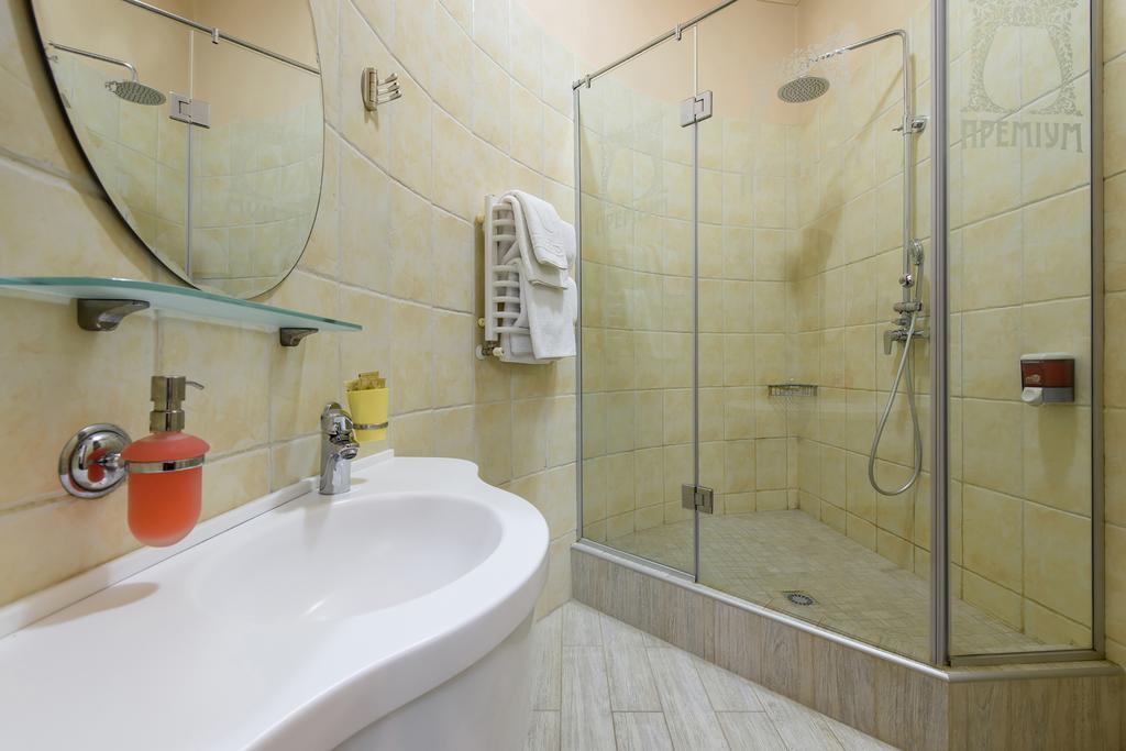 Premium Hotel 체르니우치 외부 사진