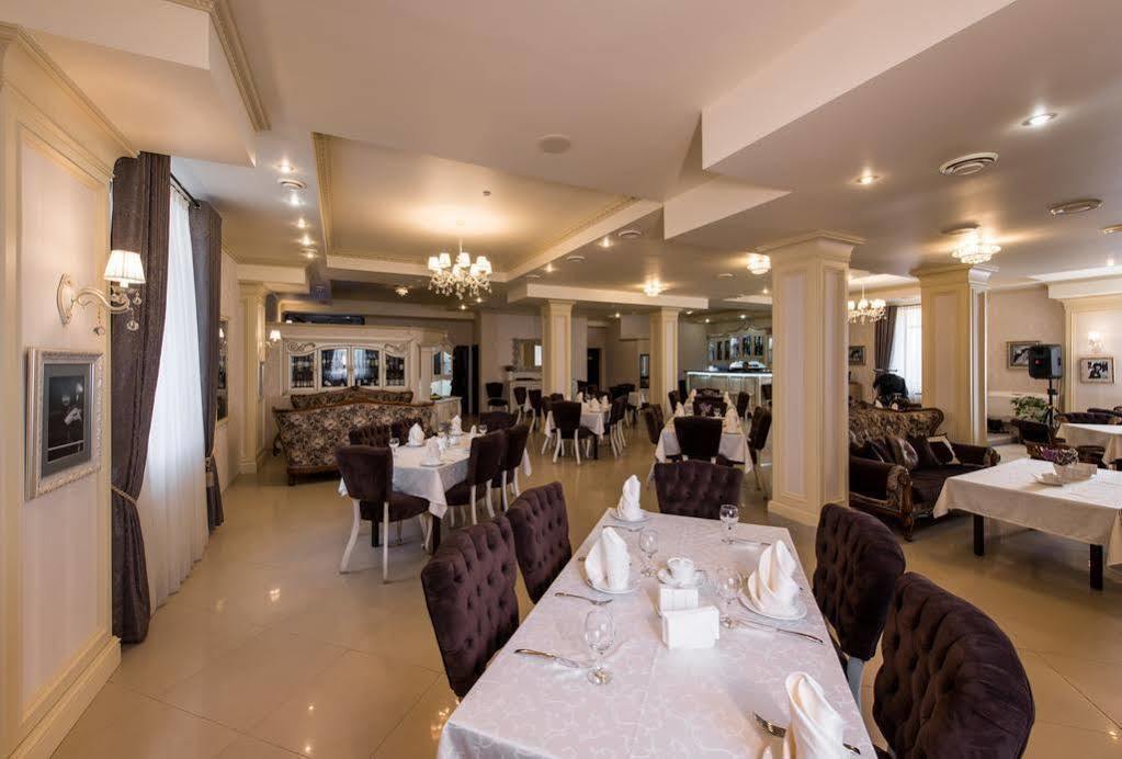 Premium Hotel 체르니우치 외부 사진